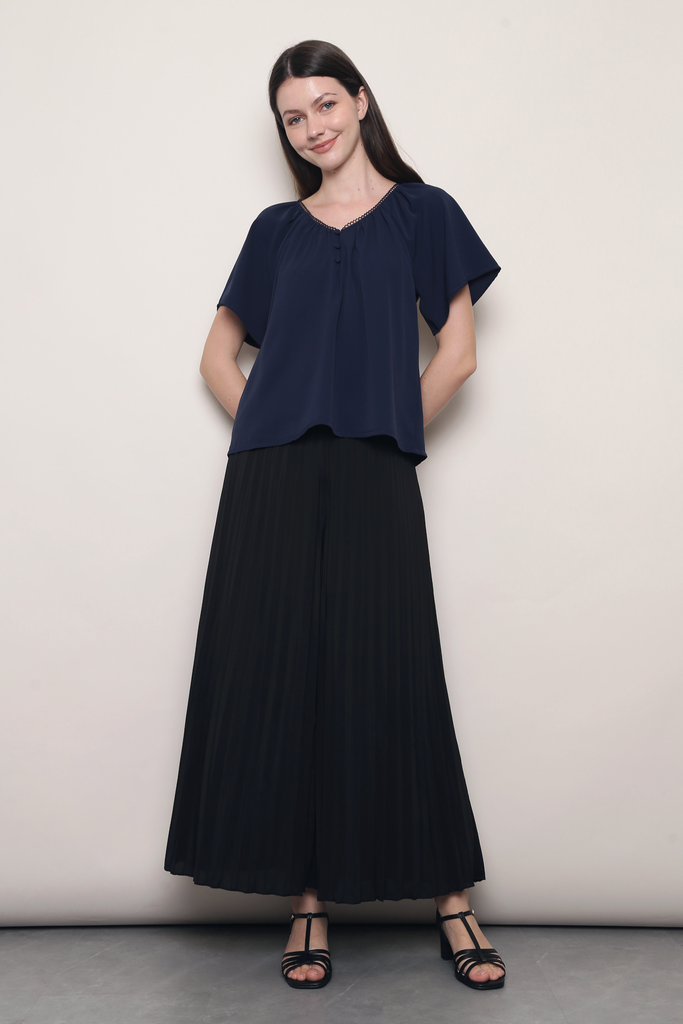 Petite) Soft Motion Pleated Pants Black – Hollyhoque