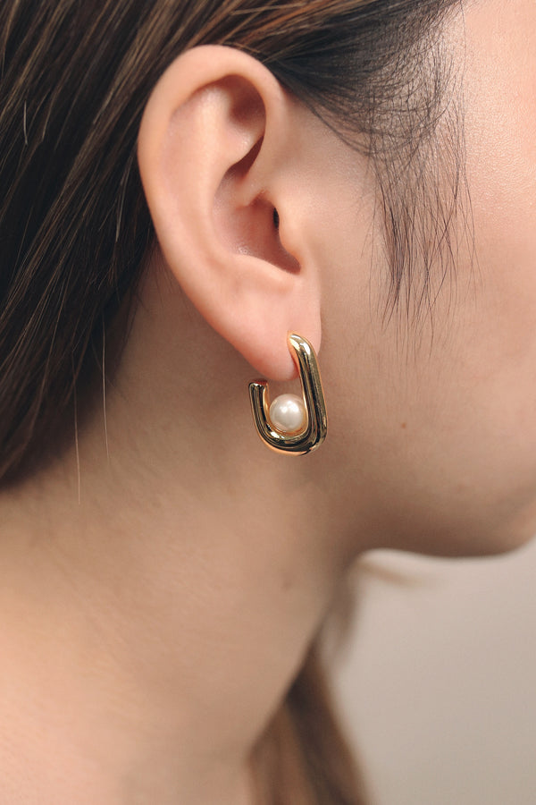 Pearl in Frame Earring