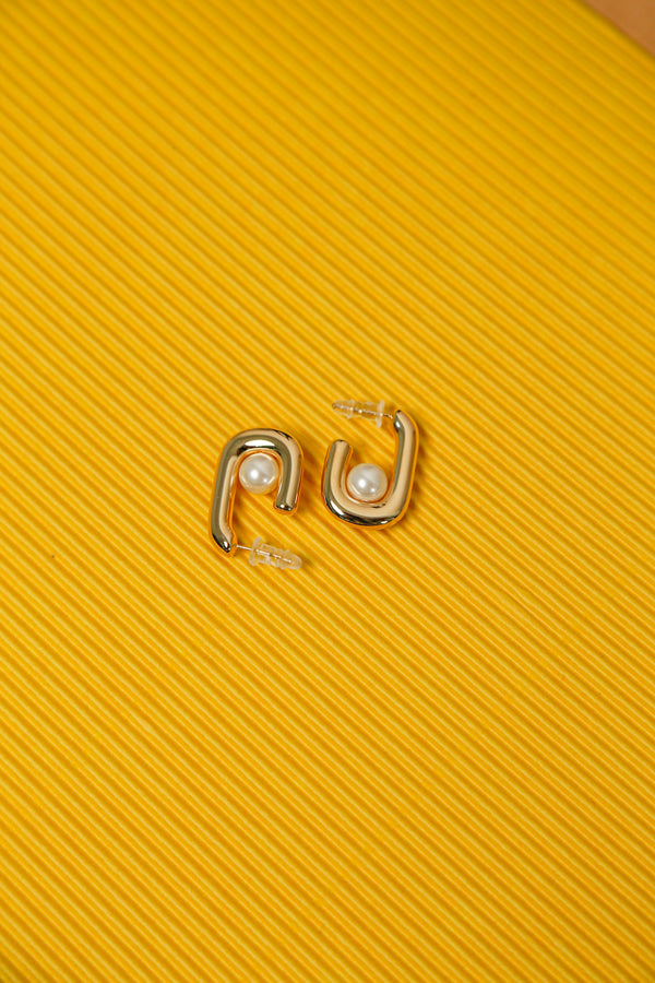 Pearl in Frame Earring