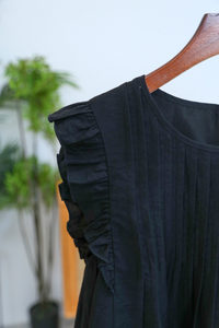 Gentle Pleat Sleeveless Top Black