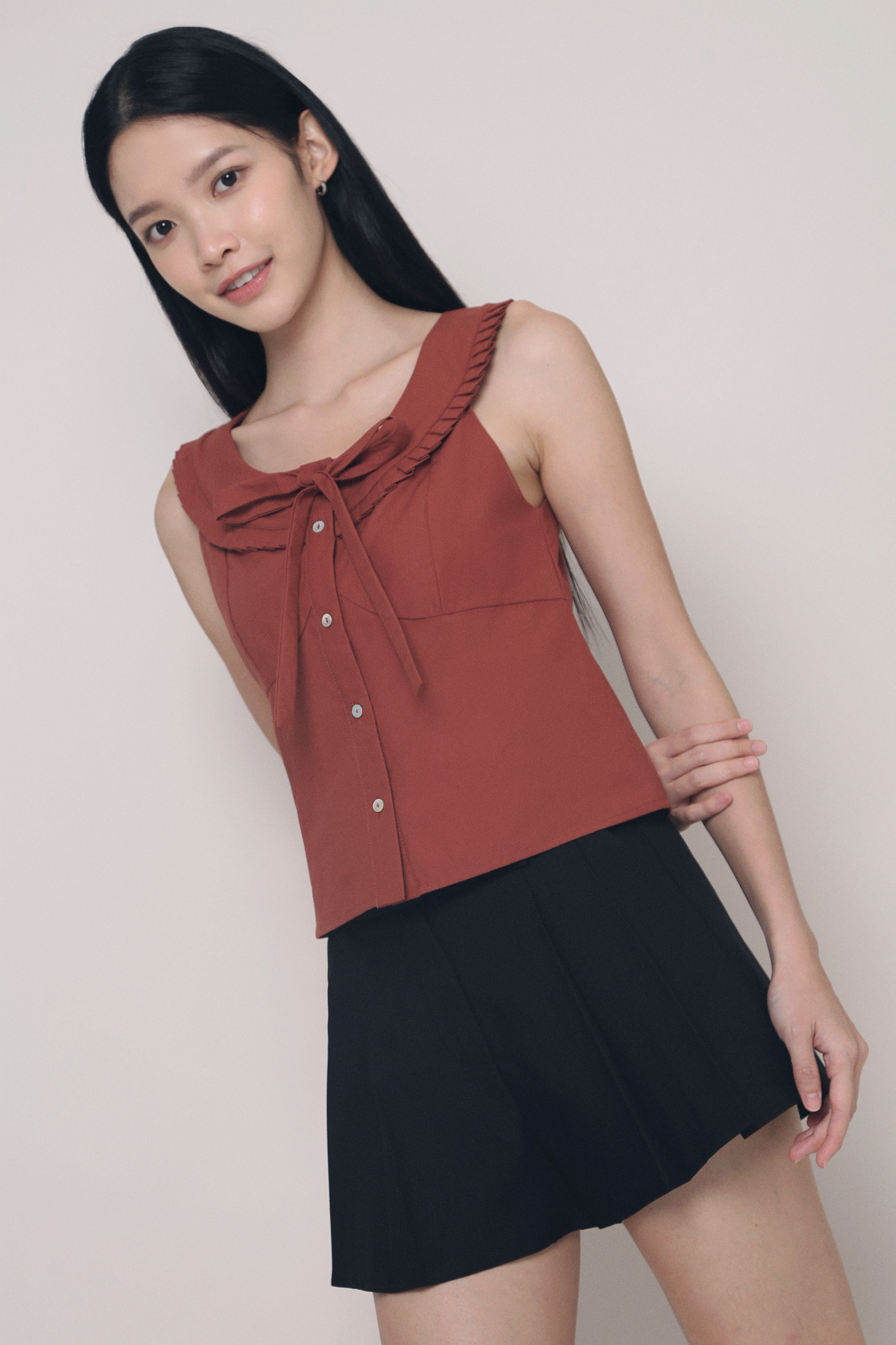 Hansel Pleated Sleeveless Blouse Brick