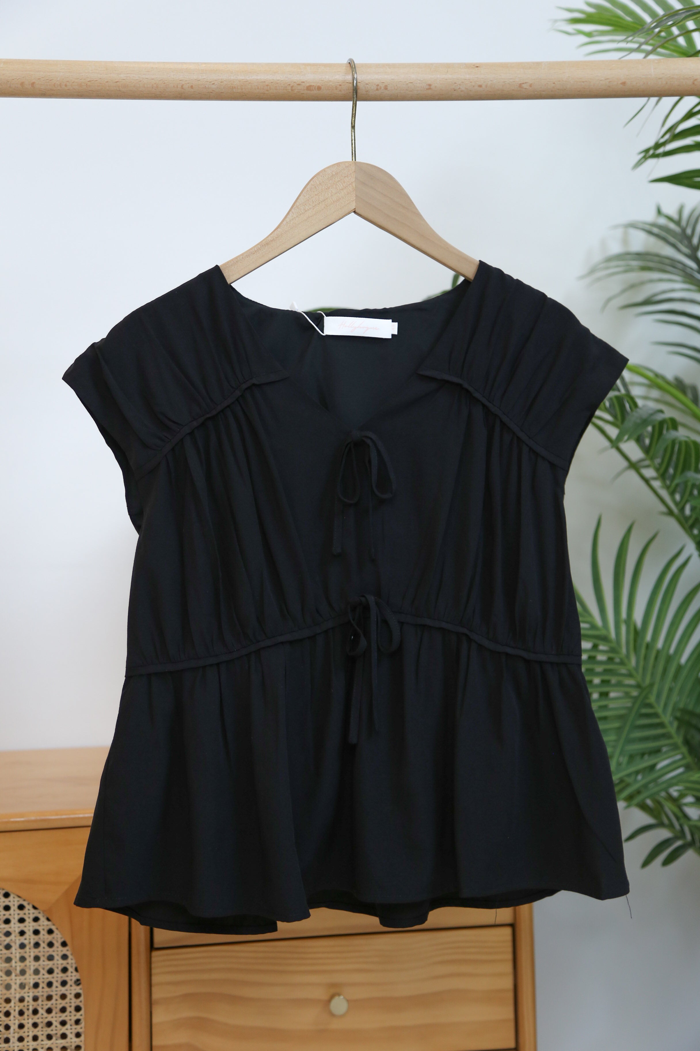 Aspen Silky Pleat Blouse Black