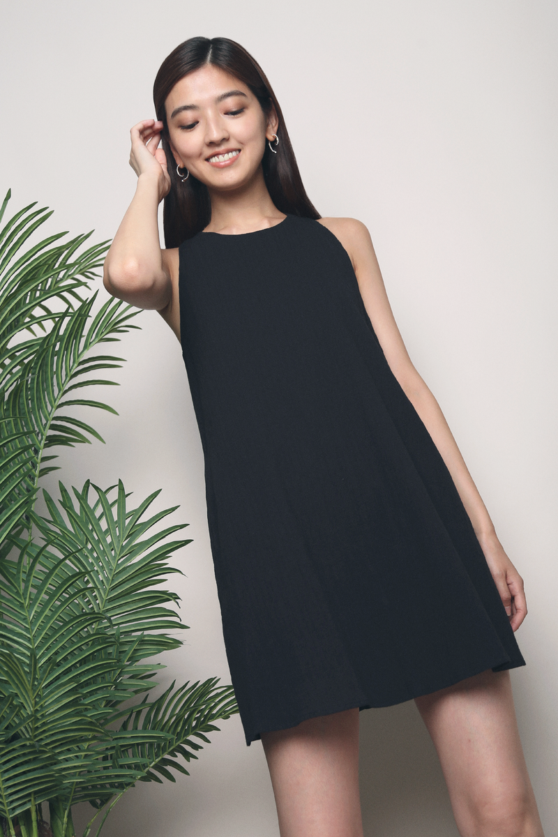 Novine Textured Shift Dress Black