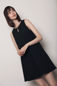 Pretty Mood Keyhole Shift Dress Black