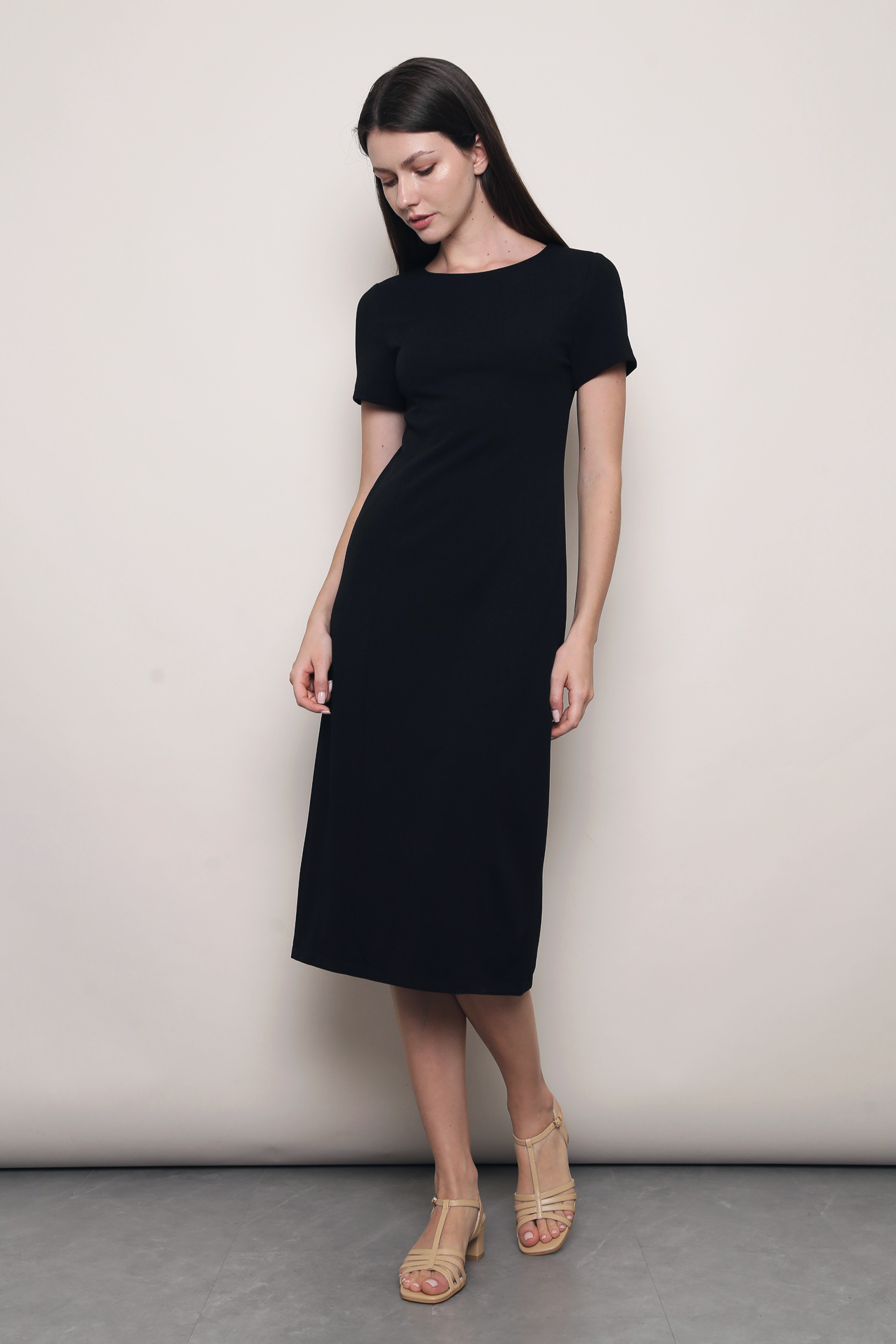 Sable Shift Midi Dress Black โ Hollyhoque