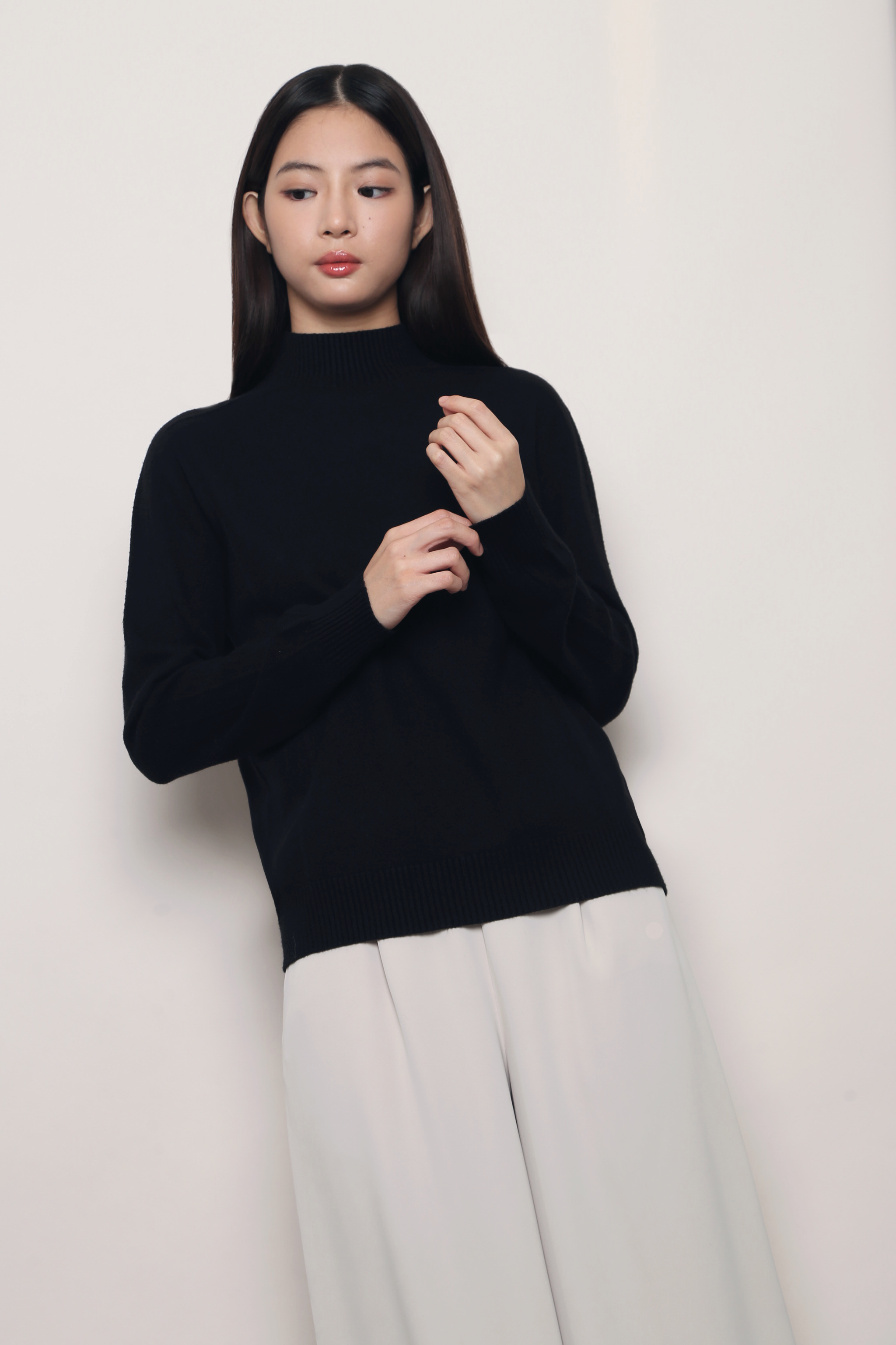 First Frost Turtle Neck Knit Pullover Black (Backorder)