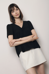 Flutter Kiss Blouse Black