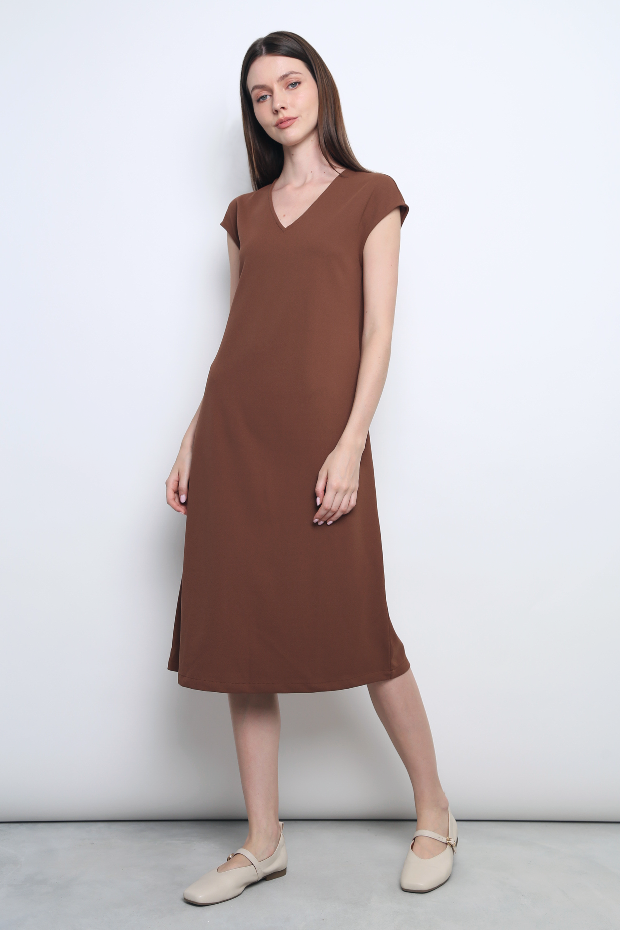 brown v neck midi dress Womens Friends Like These Chocolate Brown Curve Textured V-Neck Long Sleeve Midi Dress 18