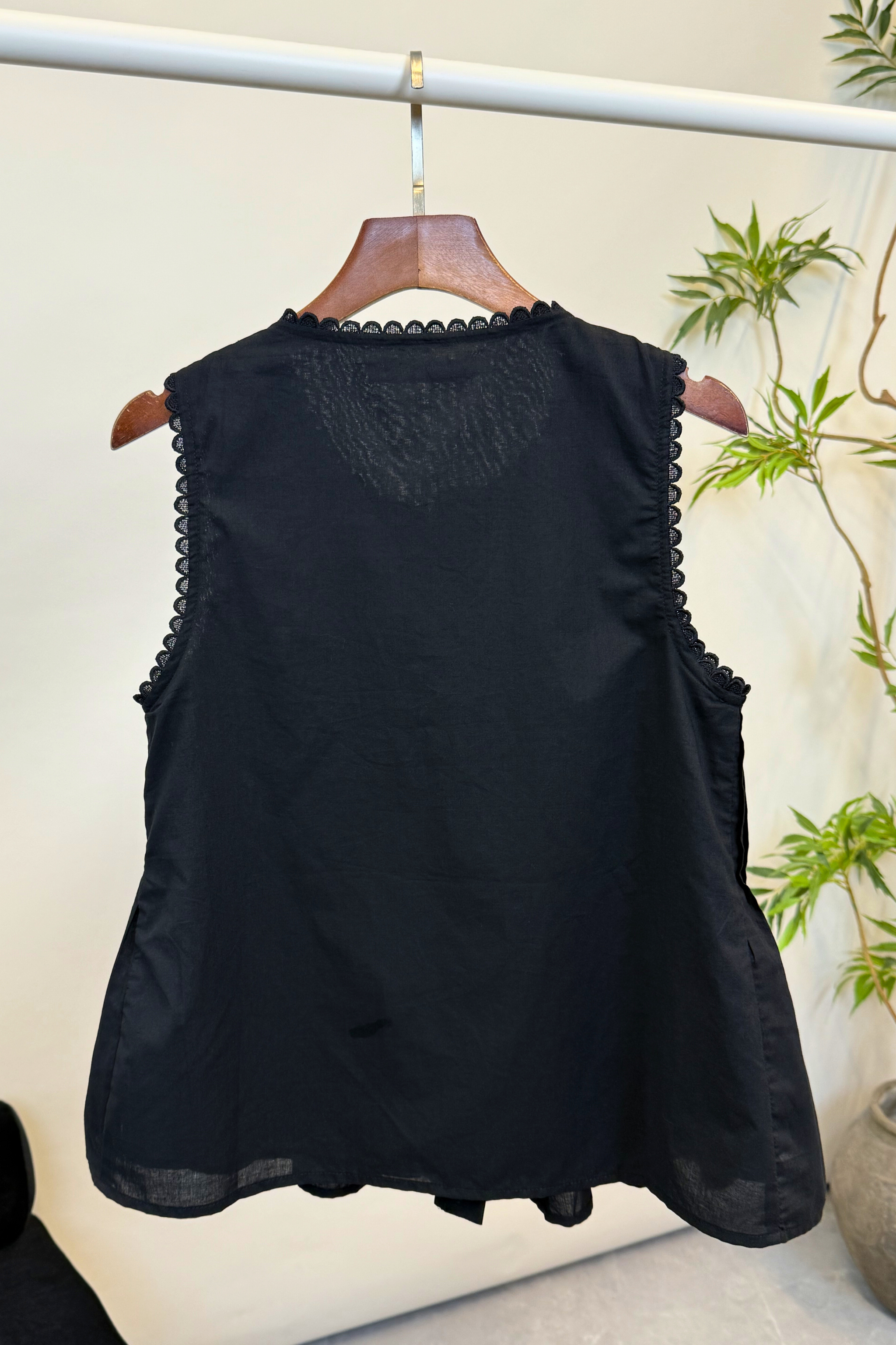 Shelly Pleated Top Black (Restock)