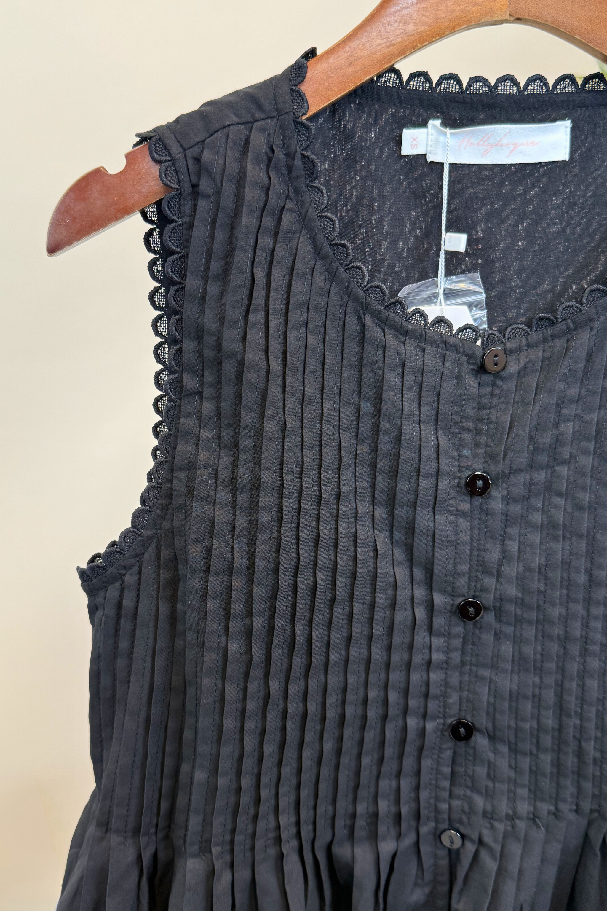 Shelly Pleated Top Black (Restock)