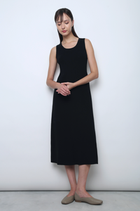 Simple Lines Knit Midi Dress Black