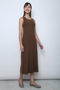 Simple Lines Knit Midi Dress Brown