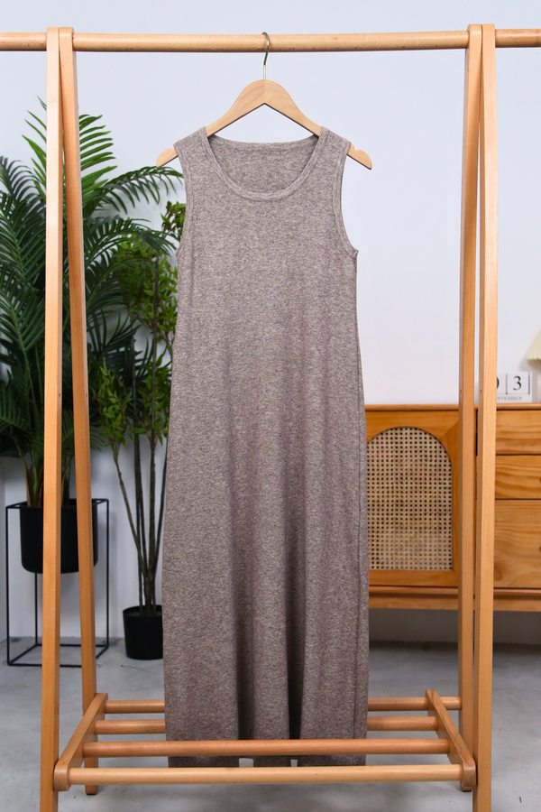 Simple Lines Knit Midi Dress Cocoa