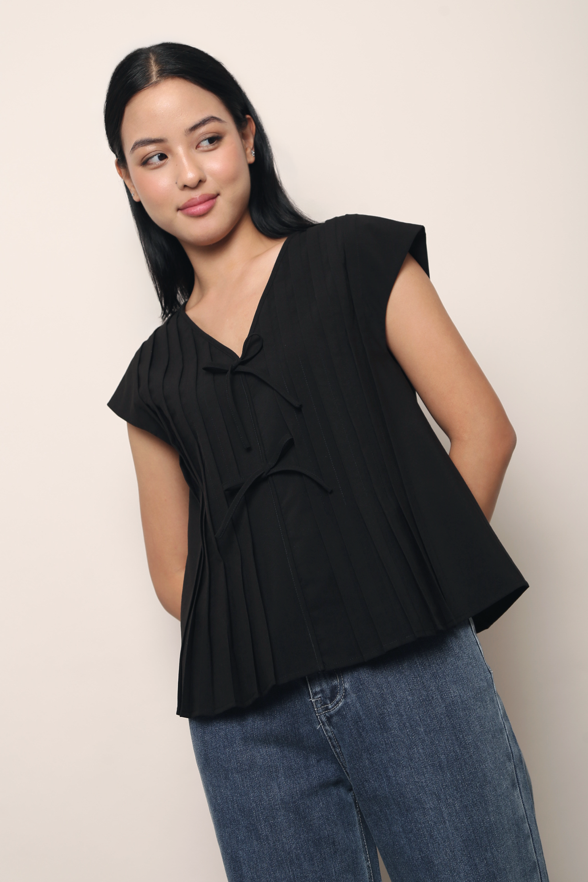 Softline Pleat Blouse Black