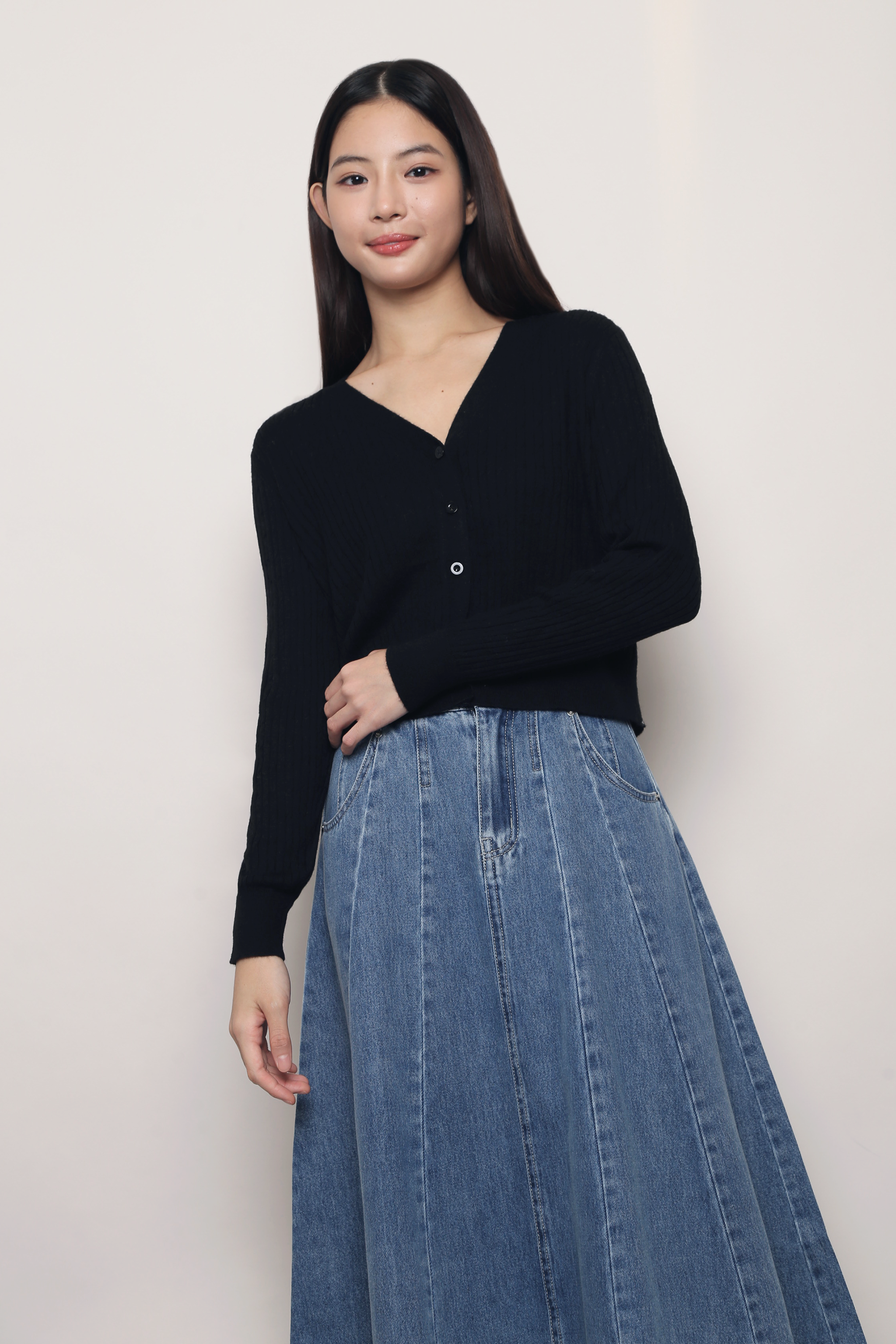 Soft Season Cropped Knit Cardigan Black (Backorder)