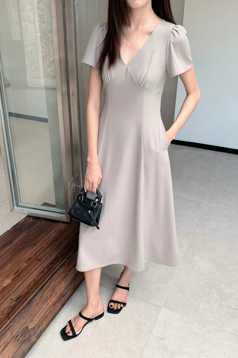 Venezia Fit Flare Midi Dress Cocoa (Restock) Hollyhoque Venezia Fit Flare Midi Dress Cocoa (Restock) Hollyhoque