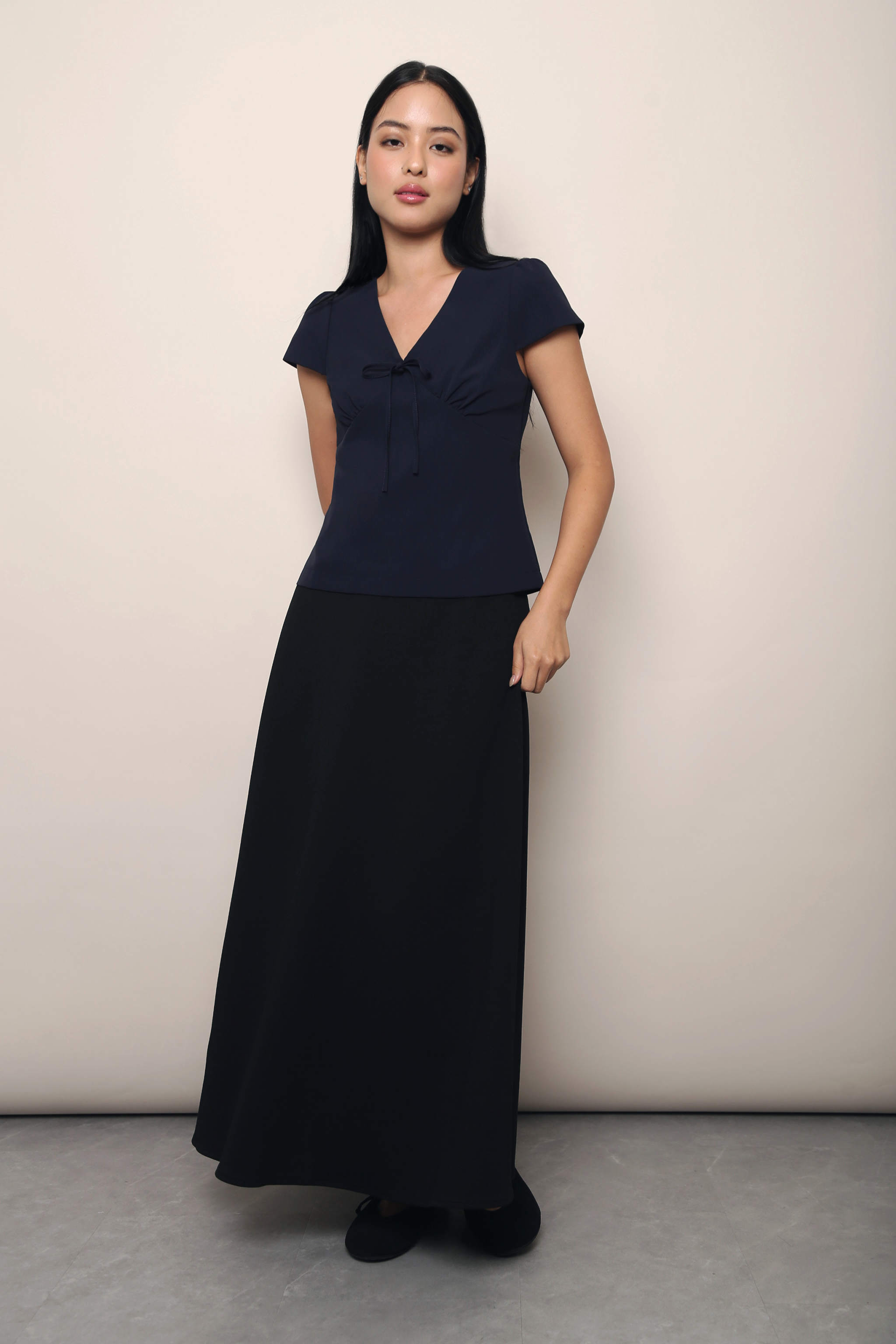 ボーダーズアットバルコニー  Vネック ブラウス Victoria V Neck Shift Blouse Navy (Backorder) – Hollyhoque