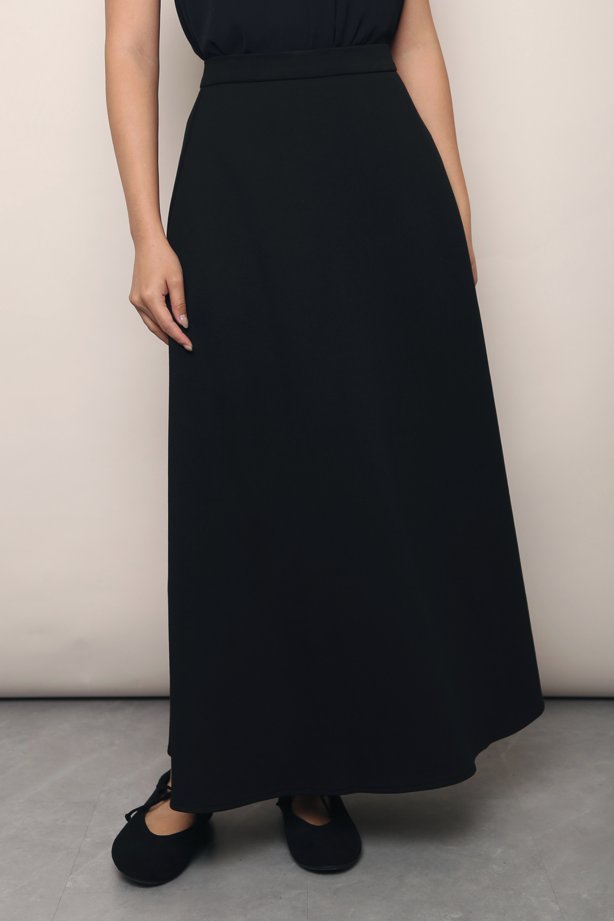 Waltz Skater Midi Skirt Black