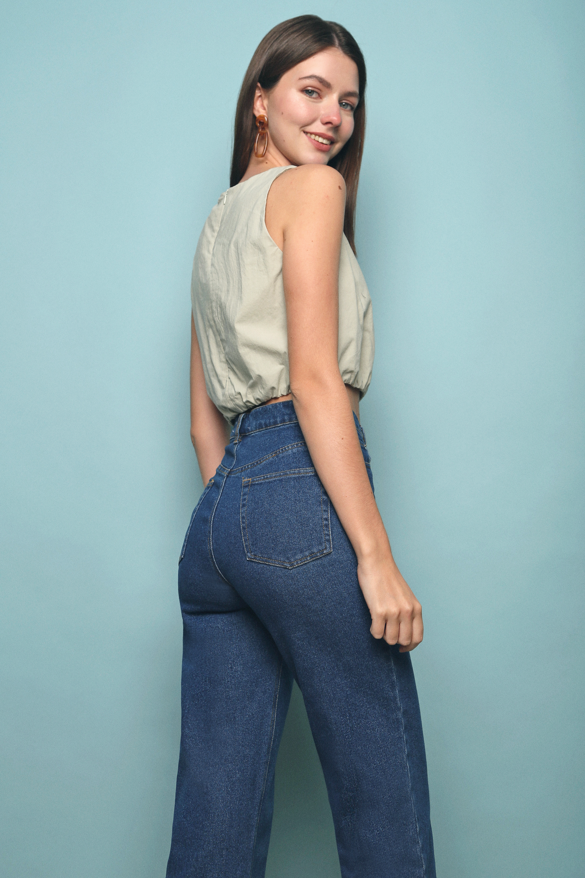 Kissa Basic Sleeveless Cropped Top Sage