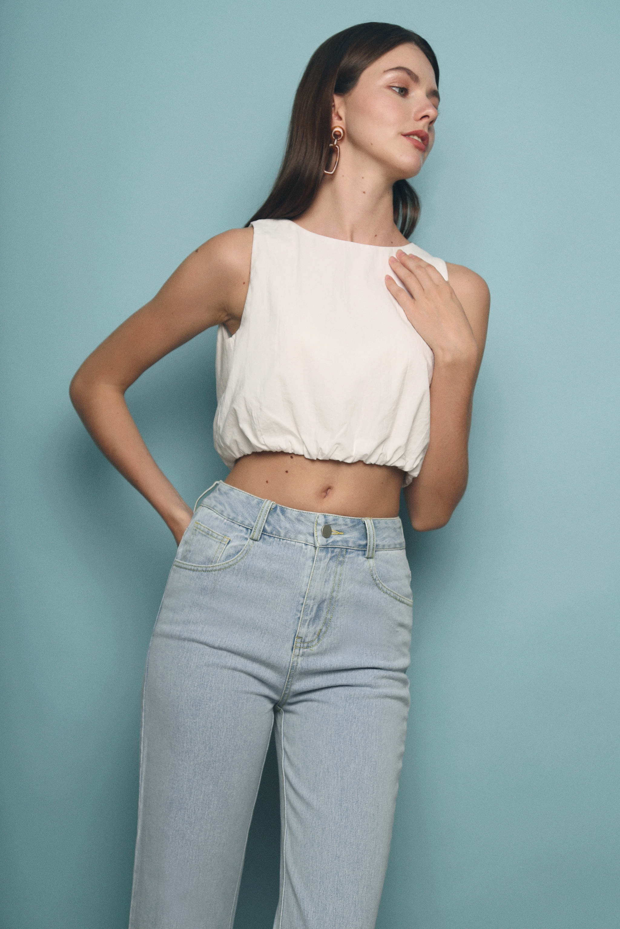 Kissa Basic Sleeveless Cropped Top White