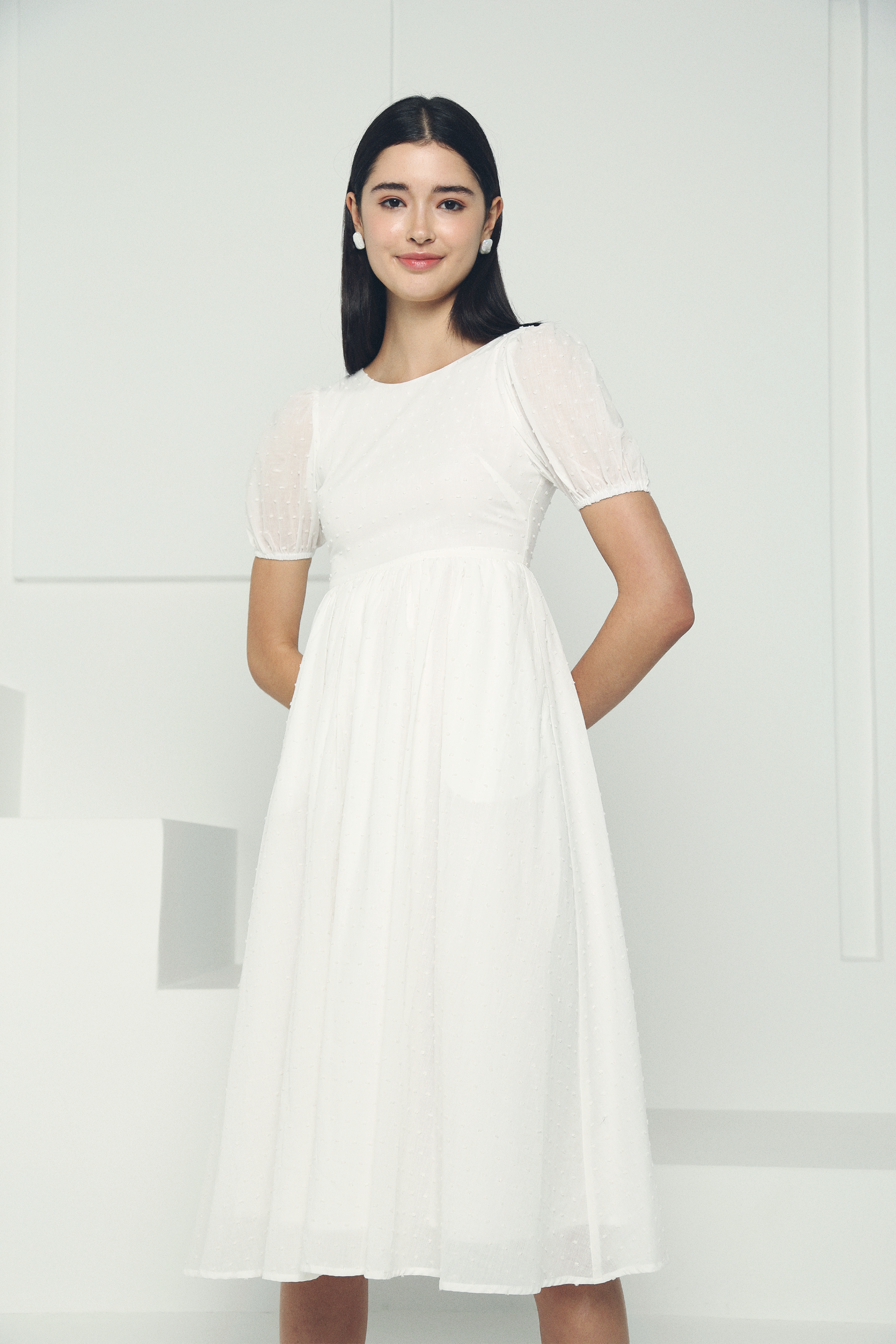 White midi dress 2025 with short sleeves